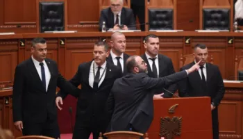 Sekretariati i Etikës merr vendimin, përjashton nga Kuvendi Bardhin dhe Balliun