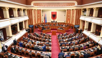 Sekretariati i Etikës përjashton me 10 ditë nga Kuvendi Bardhin dhe Balliun, rrëzohet kërkesa e PD për Ballën