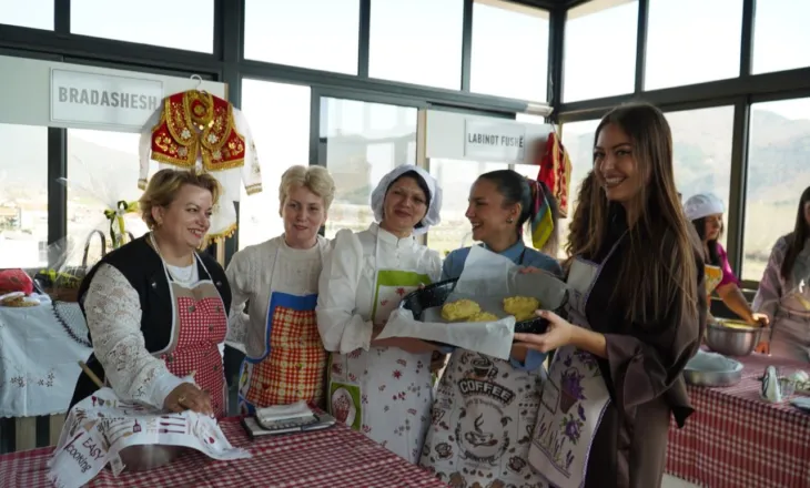 “Sekreti është dashuria”, deputetja Mila gatuan ballokumet tradicionale të Elbasanit