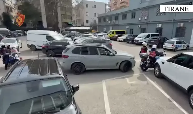 Sekuestrohen 4 makina luksoze me vlerë 200 mijë euro, dy persona nën hetim, dy në kërkim