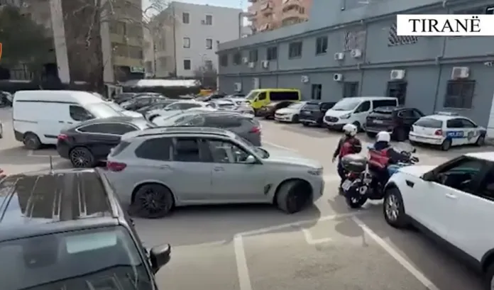 Sekuestrohen katër mjete me vlerë 200 mijë euro, shpallen në kërkim dy persona