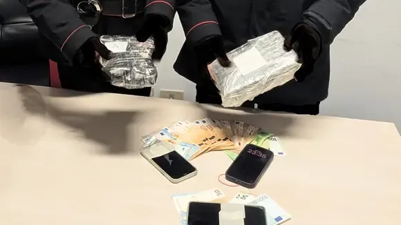 Sekuestrohet 2.5 kg kokainë e pastër, në pranga një shqiptar dhe një pakistanez në Itali