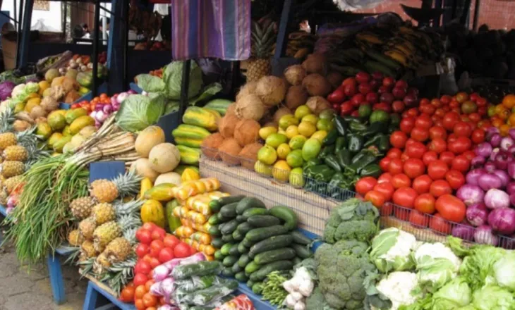 Serbia hakmerret pas rastit të misrit të kontaminuar, bllokohen 20 kamionë me fruta nga Shqipëria