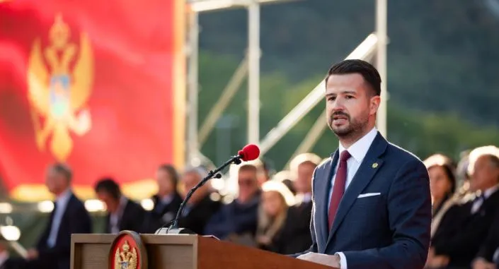 Serbia konfirmoi blerjen e raketave kineze, Mali i Zi bën thirrje për paqe dhe bashkëpunim