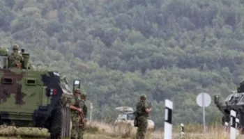 Serbia stërvitje ushtarake të pazakontë në afërsi të kufirit me Kosovën