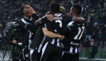 Serie A/Udinese dominon Fiorentinën, skuadra violë mbetet në ‘zonën e ftohtë’