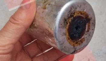 Sërish gaz lotsjellës i skaduar në protestë? Detaji i dyshimtë në bombolat e gjetura pranë AKSHI-t