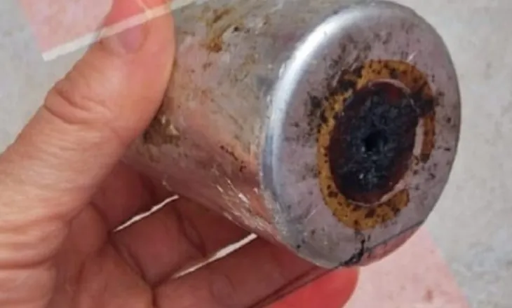 Sërish gaz lotsjellës i skaduar në protestë? Detaji i dyshimtë në bombolat e gjetura pranë AKSHI-t