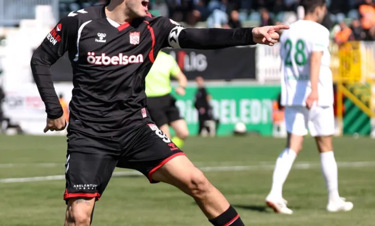 Sërish Manaj, Sivaspor i largohet fundit