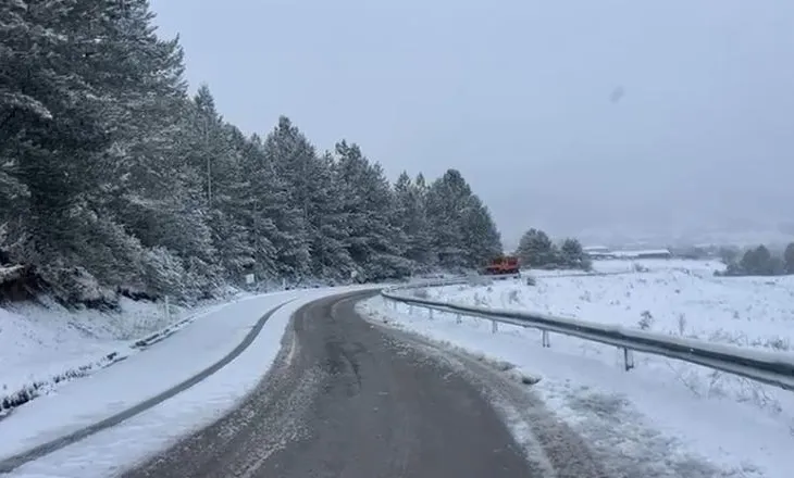 Sërish reshje dëbore në Korçë, zbardhet Dardha e Voskopoja