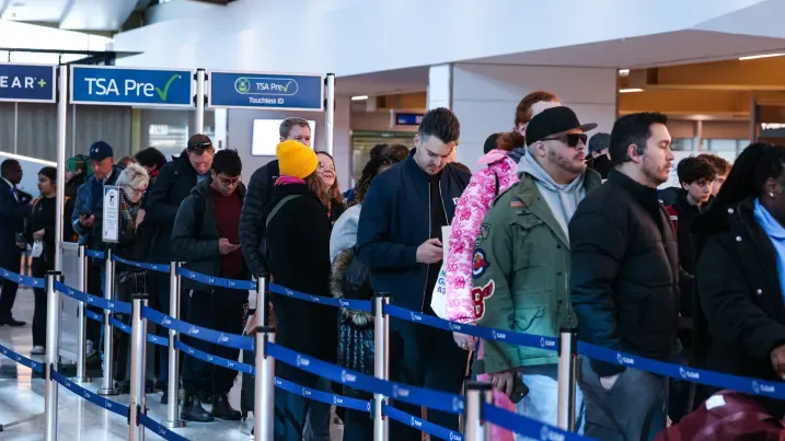 SHBA drejt mbylljes së disa aeroporteve, kriza e financimit prek udhëtimet ajrore