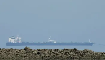 SHBA-ja i heq përkohësisht sanksionet për naftën e bllokuar ruse në det