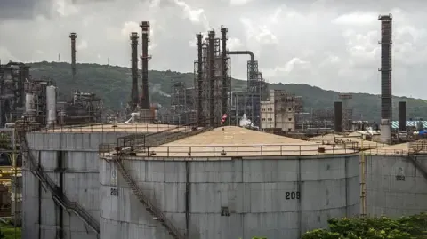 SHBA pezullon sanksionet ndaj naftës ruse për Indinë mes krizës në Lindjen e Mesme