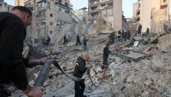 SHBA-të hedhin bomba 5,000 paundëshe në bazat e raketave iraniane pranë Ngushticës së Hormuzit