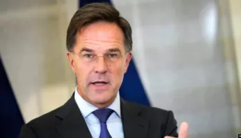 Shefi i NATO-s: Nuk do të lejojmë boshllëqe, KFOR gati për Ballkanin