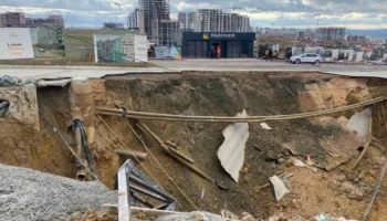 Shembet rruga “Don Shtjefën Kurti” në Prishtinë, disa zona mbesin pa energji elektrike dhe ujë