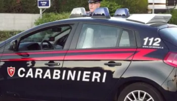 Sherr mes grupeve të drogës në Itali, plagoset rëndë me thikë 30-vjeçari shqiptar