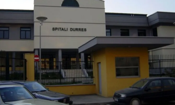 Sherr mes të rinjve në Durrës, plagoset me thikë 26-vjeçari, autori arratiset