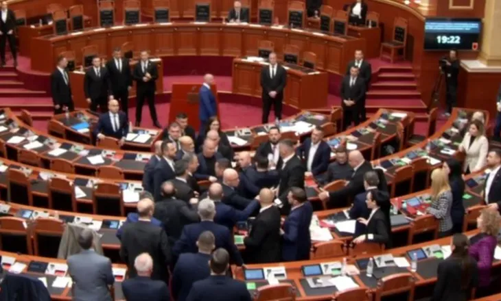 Sherr në Kuvend mes deputetëve të mazhorancës dhe opozitës, Balla kërkon ndërprerjen e seancës