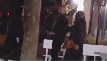 Sherr në mes të rrugës në Tiranë, dy vajza përplasen për një djalë, ndërhyjnë kalimtarët