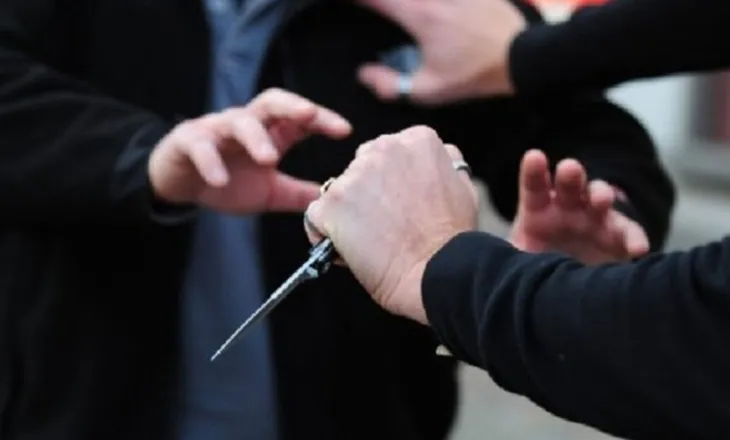 Sherr për pagesën 2 mijë lekë në lokal, 35-vjeçari plagos me thikë shokun e lagjes