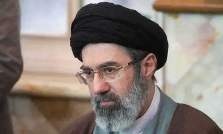 Shfaqet udhëheqësi i Iranit! Mojtaba Khamenei dërgon mesazhin: Armiqve duhet t’u hiqet siguria