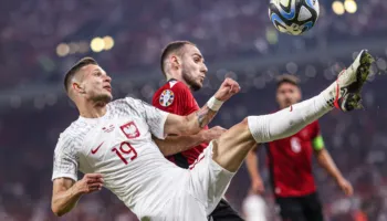 Shifrat pro Polonisë, momenti për Shqipërinë. Kuqezinjtë takohen me historinë në Varshavë