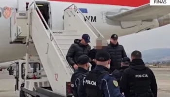 Shkatërroi me lëndë plasëse një makinë në Bulqizë, ekstradohet nga Spanja 48-vjeçari shqiptar