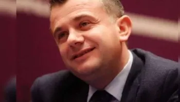 Show? Balla ruhet me gardistë edhe brenda seancës plenare