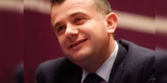 Show? Balla ruhet me gardistë edhe brenda seancës plenare