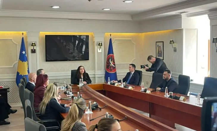 Shpalli zgjedhjet e parakohshme, Osmani zhvillon një takim me krerët e partive, vihet re mungesa e Kurtit