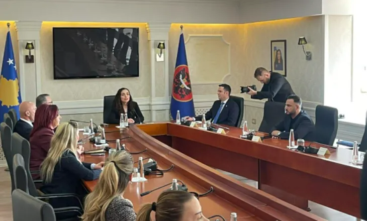 Shpërndau parlamentin/ Osmani takon krerët e partive për datën e zgjedhjeve! Kurti nuk shkon