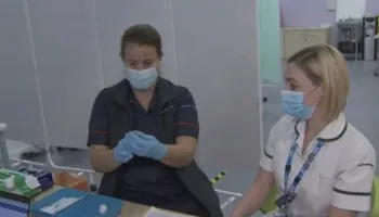 Shpërthen meningjiti në Angli, vala filloi nga një klub nate/ Mjekët në alarm: Nis si skuqje syri, po prek shumë të rinjtë