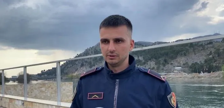 Shpëtoi nga vdekja 59-vjeçaren në Shkodër, flet efektivi i policisë: U hodha direkt në Bunë, s’e mendova dy herë’