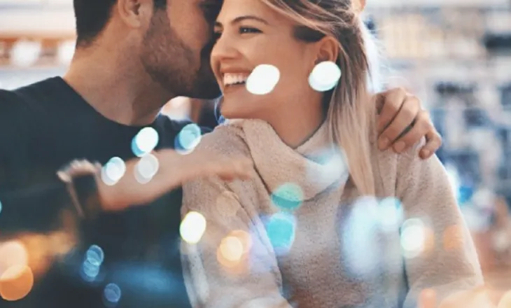 “Shprehni ndjenjat me guxim”, parashikimi i yjeve për secilën shenjë Horoskopi