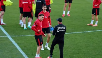 Shqipëria bëhet gati për ndeshjen me Ukrainën, kthehet në fushë edhe Jasir Asani