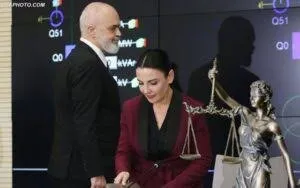 Shqipëria ngec në Bruksel, ende pa vendim për raportin kyç të negociatave