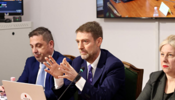 Shqipëria përshëndet heqjen e masave të BE ndaj Kosovës, Hoxha: Hap i rëndësishëm drejt integrimit