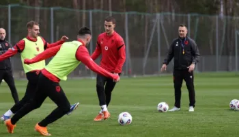 Shqipëria stërvitet në Varshavë/ Kombëtarja udhëton sot drejt Valencias, të martën miqësorja kundër Ukrainës