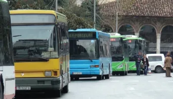 Shqiptarët, ndër popujt që përdorin më shumë transportin publik në Europë