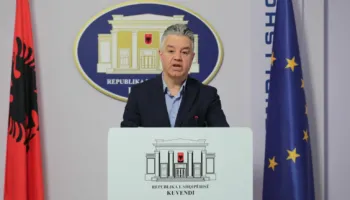 ‘Shqiptarët pagujnë 125 lekë taksë për çdo litër naftë’, PD propozon masat për uljen e çmimit