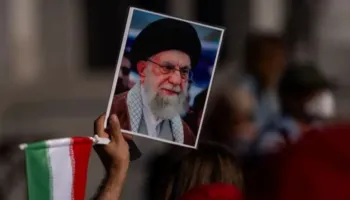 Shtyhet ceremonia për varrimin e Khameneit