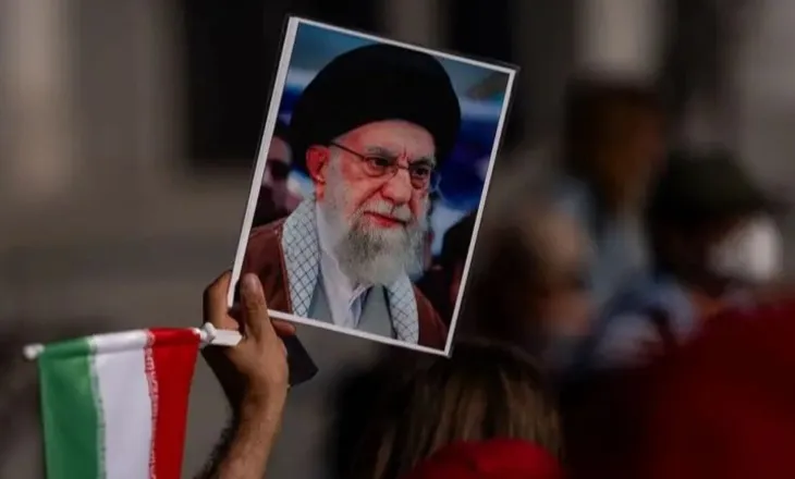 Shtyhet ceremonia për varrimin e Khameneit