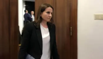 Shtyhet seanca e “Plumbit të Artë”/ Gjyqtarja e Posaçme mbetet e bllokuar në Dubai pas pezullimit të fluturimeve…