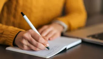 Shumica i përdorin aty ku s’duhet, ja kur duhet të vihen thonjëzat…