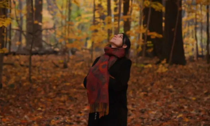 Si ndikon kontakti me natyrën në tru