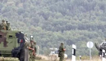 Si Serbia po luan me dy porta në “skenën” ndërkombëtare, stërvitje ushtarake me NATO pranë Kosovës dhe…