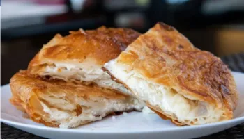 Si të përgatisni byrek në tigan në 15 minuta