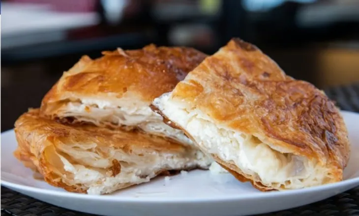 Si të përgatisni byrek në tigan në 15 minuta