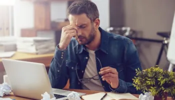 Si t’i mbroni sytë nga kompjuteri?